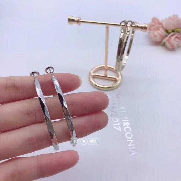 fashion hoop earrings circle simple big gold color loop for women & huggie, Golden;silver
fashion hoop earrings circle simple big gold color loop for women & huggie, Golden;silver