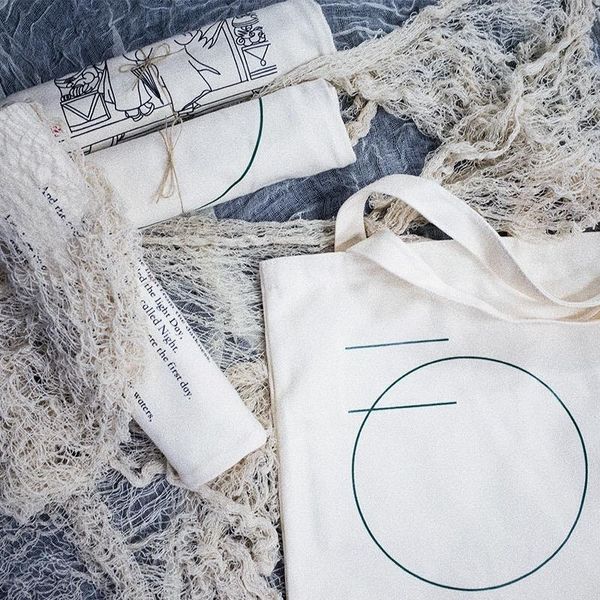 gift wrap wholesale 500pcs/lot one-shoulder simple shopping bag eco-friendly and reusable cotton female tote with customized logo
gift wrap wholesale 500pcs/lot one-shoulder simple shopping bag eco-friendly and reusable cotton female tote with customized logo
