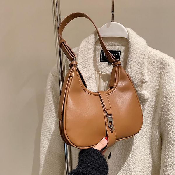 wholesale factory womens shoulder bags simple atmosphere fashion handbags retro solid color leather handbag street trend silver buckle women, Black;red
wholesale factory womens shoulder bags simple atmosphere fashion handbags retro solid color leather handbag street trend silver buckle women, Black;red