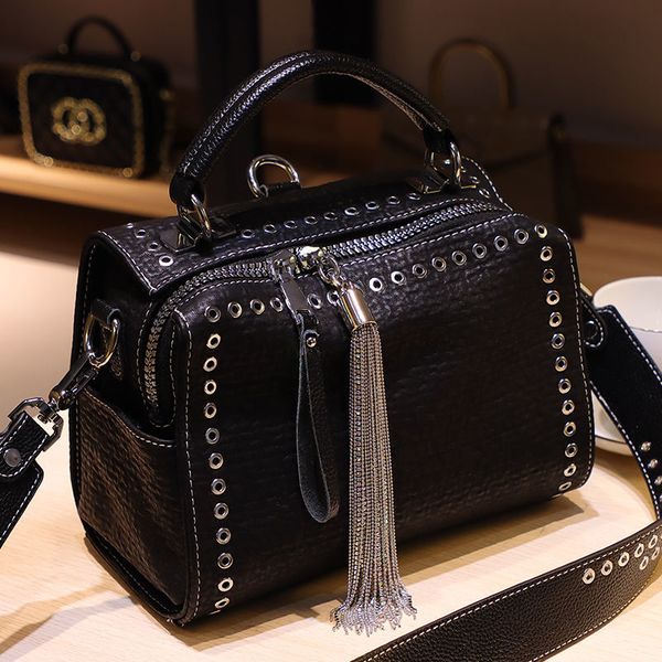 horizontal wide shoulder strap women's fashion portable messenger black leather three purpose bag 2021 new all seasons
horizontal wide shoulder strap women's fashion portable messenger black leather three purpose bag 2021 new all seasons