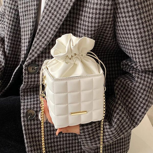 evening bags tote bucket bag 2021 fashion lattice high-quality pu leather women's designer handbag drawstring shoulder messenger
evening bags tote bucket bag 2021 fashion lattice high-quality pu leather women's designer handbag drawstring shoulder messenger