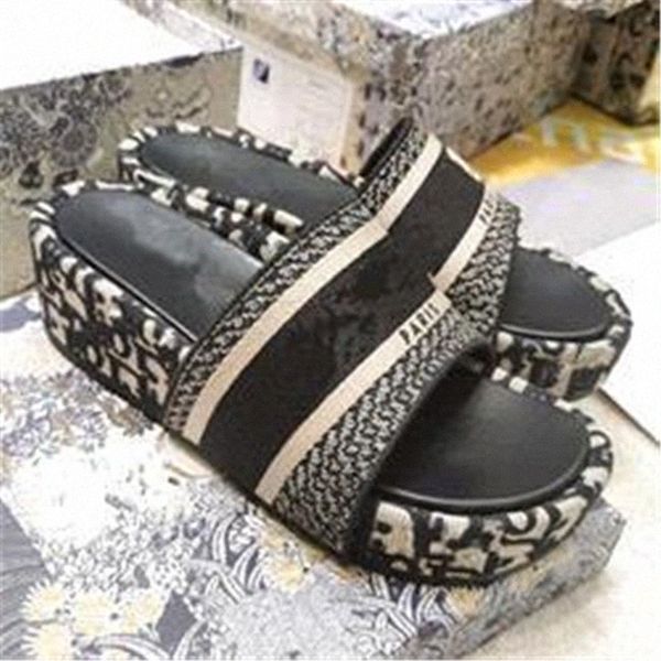 2021 paris womens sandals slippers embroidery designers sandal floral brocade flip flops slides beach flowers luxury rubber sliders with box, Black
2021 paris womens sandals slippers embroidery designers sandal floral brocade flip flops slides beach flowers luxury rubber sliders with box, Black