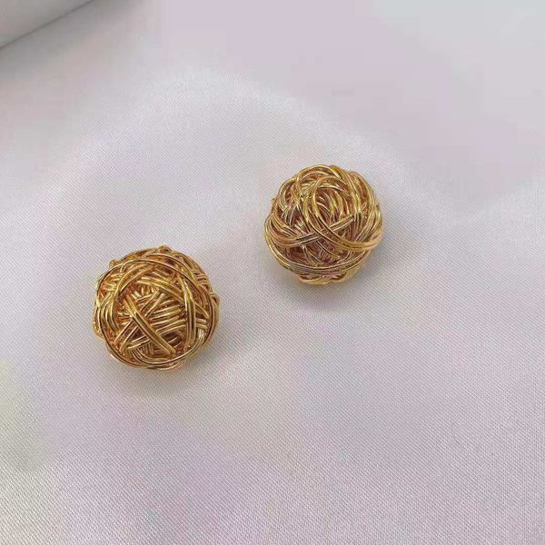 multi-layerwindinglinesmallroundballearringinssimplestyletemperamentfashionretroearringsforwomen, Golden;silver
multi-layerwindinglinesmallroundballearringinssimplestyletemperamentfashionretroearringsforwomen, Golden;silver