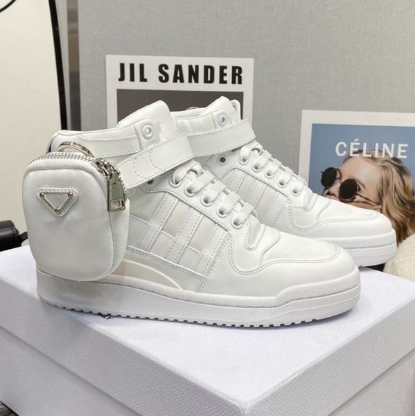 2022luxury designers wheel re-nylon shoes men women platform casual sneakers high low cut with bag combat boots all-match st
2022luxury designers wheel re-nylon shoes men women platform casual sneakers high low cut with bag combat boots all-match st
