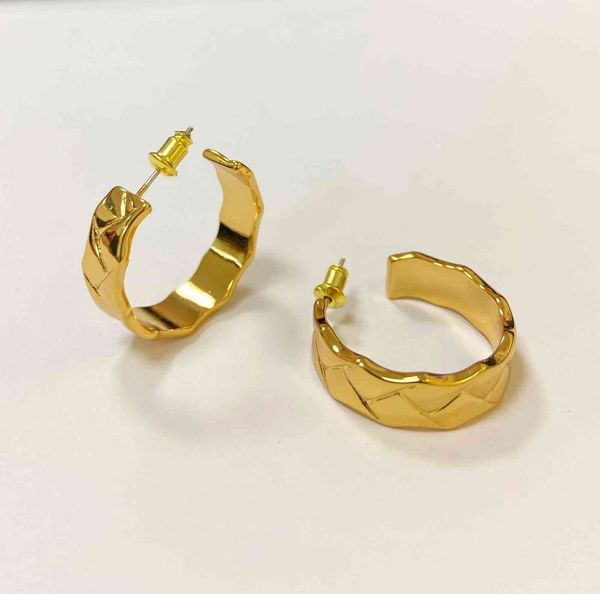 fashion metal wind brass plating 18k real gold classic rhombic pattern personalized simple temperament earrings, Silver
fashion metal wind brass plating 18k real gold classic rhombic pattern personalized simple temperament earrings, Silver