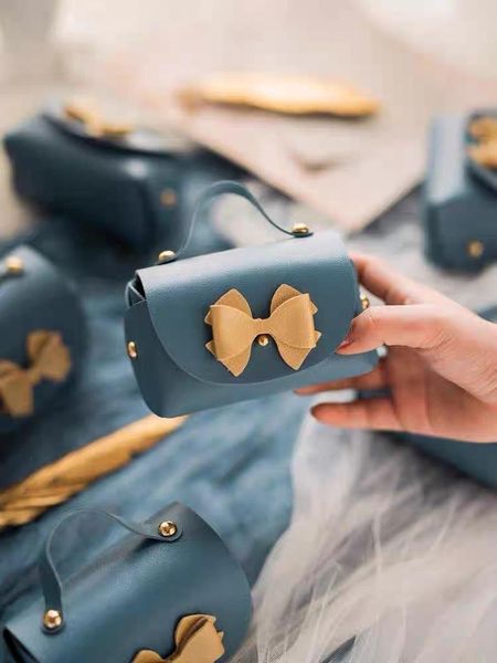 gift wrap tiffany blue leather portable bag bowknot candy box coin purse jewelry packaging christmas pouch home decor
gift wrap tiffany blue leather portable bag bowknot candy box coin purse jewelry packaging christmas pouch home decor