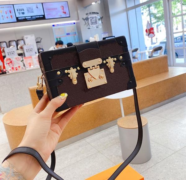 box bag women's trendy retro lock print one-shoulder fashion western-style messenger bags
box bag women's trendy retro lock print one-shoulder fashion western-style messenger bags