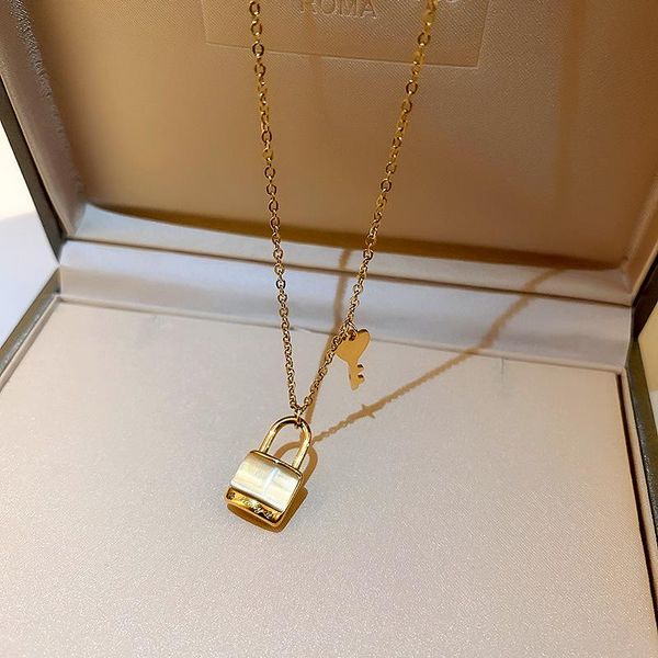 pendant necklaces lovelink metal inlaid opal small letter lock chain necklace womem temperament high-quality brand jewelry, Silver
pendant necklaces lovelink metal inlaid opal small letter lock chain necklace womem temperament high-quality brand jewelry, Silver