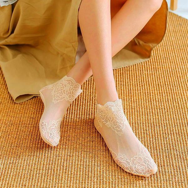pairs classic women socks embroidery cotton casual lace flower short sock antiskid invisible ankle sox slippers & hosiery1, Black;white
pairs classic women socks embroidery cotton casual lace flower short sock antiskid invisible ankle sox slippers & hosiery1, Black;white