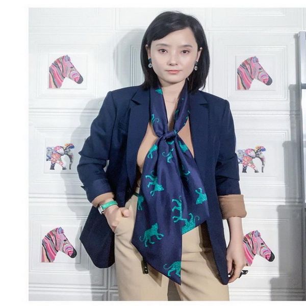 scarves 2021 double-deck two-sided printing small bind bag handle 100% silk scarf ribbon hair band women hijab #4202, Blue;gray
scarves 2021 double-deck two-sided printing small bind bag handle 100% silk scarf ribbon hair band women hijab #4202, Blue;gray