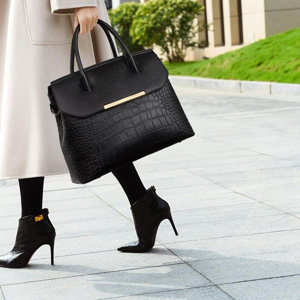 evening bags 2021 fashion crocodile pattern large capacity messenger bag all-match ladies shoulder diagonal tote purses and handbags
evening bags 2021 fashion crocodile pattern large capacity messenger bag all-match ladies shoulder diagonal tote purses and handbags