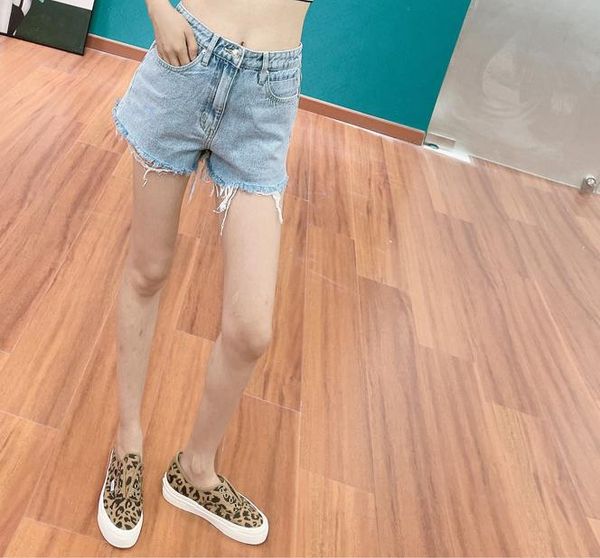 women's jeans 2021 summer women fashion classic back waist inclined design high waisted lace light blue denim shorts a2
women's jeans 2021 summer women fashion classic back waist inclined design high waisted lace light blue denim shorts a2