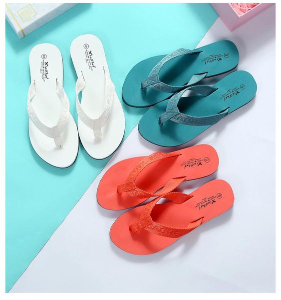 casual versatile jelly color sandals summer wood grain flower clip sandal, Black 
casual versatile jelly color sandals summer wood grain flower clip sandal, Black