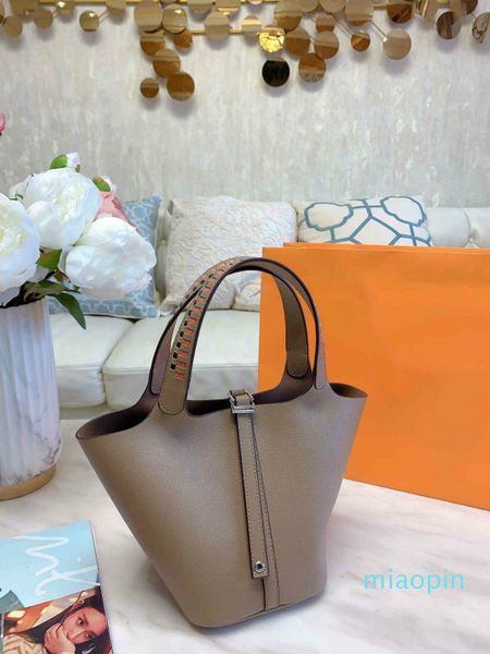 2020 new designer handbag quality luxury handbag famous brand designer handbag ladies bag diagonal bag fashion leather shoulder bag 223
2020 new designer handbag quality luxury handbag famous brand designer handbag ladies bag diagonal bag fashion leather shoulder bag 223