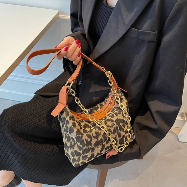women's bag 2021 autumn and winter fashion leopard small canvas single shoulder messenger chain square
women's bag 2021 autumn and winter fashion leopard small canvas single shoulder messenger chain square