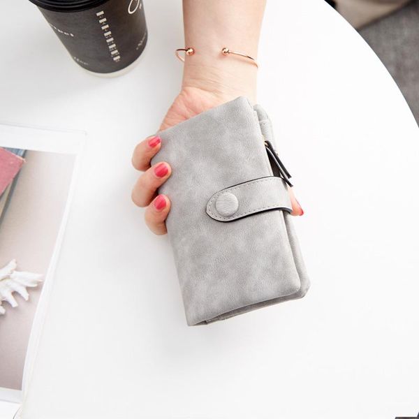 wallets 2021 zipper buckle wallet matte female short section korean student small fresh cute three fold card bag, Red;black
wallets 2021 zipper buckle wallet matte female short section korean student small fresh cute three fold card bag, Red;black
