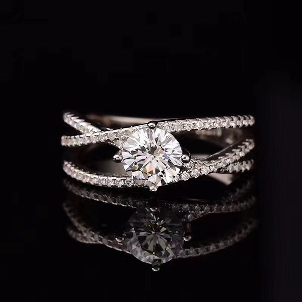 Pure Sier with Diamond D-color Simulation Mosang Stone 1 Six Claw Ring Holder Live Broadcast, Silver
Pure Sier with Diamond D-color Simulation Mosang Stone 1 Six Claw Ring Holder Live Broadcast, Silver