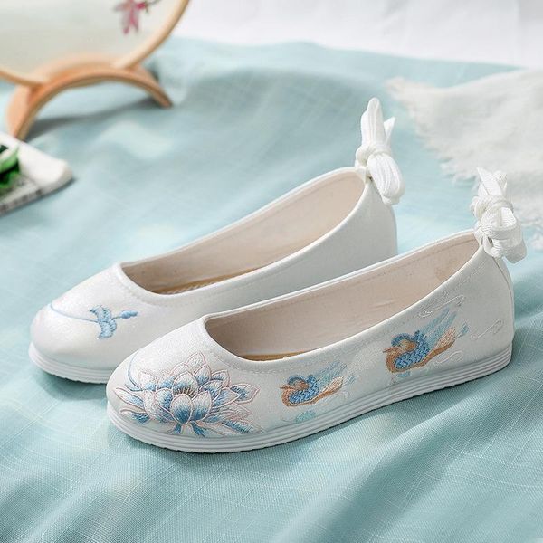 hanfu embroidered shoes melaleuca sole cloth shoes lace spring and autumn dance cloth wholesale
hanfu embroidered shoes melaleuca sole cloth shoes lace spring and autumn dance cloth wholesale