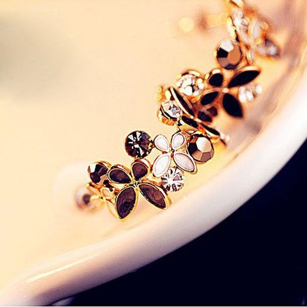 stud women fashion sweet butterfly flower rhinestone crystal semi-circle ear studs earrings ladies girls, Golden;silver
stud women fashion sweet butterfly flower rhinestone crystal semi-circle ear studs earrings ladies girls, Golden;silver