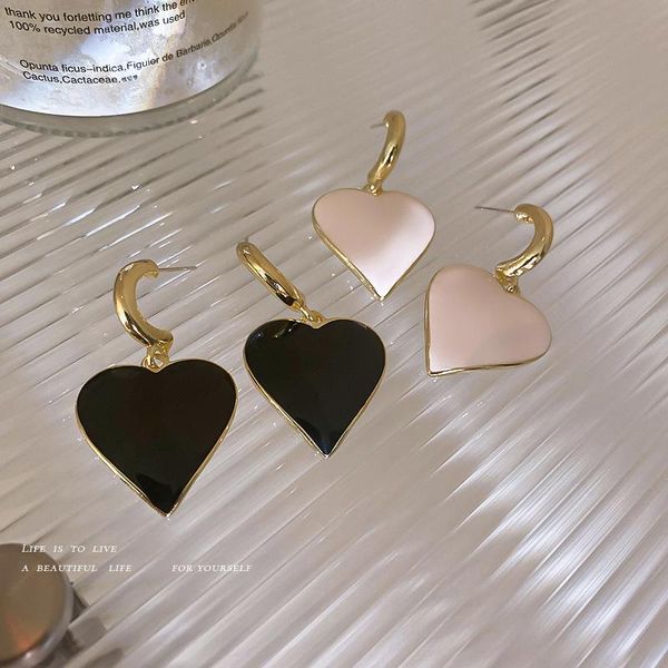 stud dripping black and white love earrings korean version of simple sweet students wholesale jewelry for woman female 2021 trend, Golden;silver
stud dripping black and white love earrings korean version of simple sweet students wholesale jewelry for woman female 2021 trend, Golden;silver