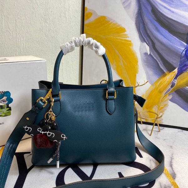 luxurys designers bags genuine leather handbags shoulder bag pretty multifunction large capacity tote crossbody wholesale 2107
luxurys designers bags genuine leather handbags shoulder bag pretty multifunction large capacity tote crossbody wholesale 2107
