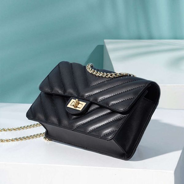 2021 leather women's bag single shoulder cowhide small square live broadcast fashion versatile chain lingge sachet
2021 leather women's bag single shoulder cowhide small square live broadcast fashion versatile chain lingge sachet