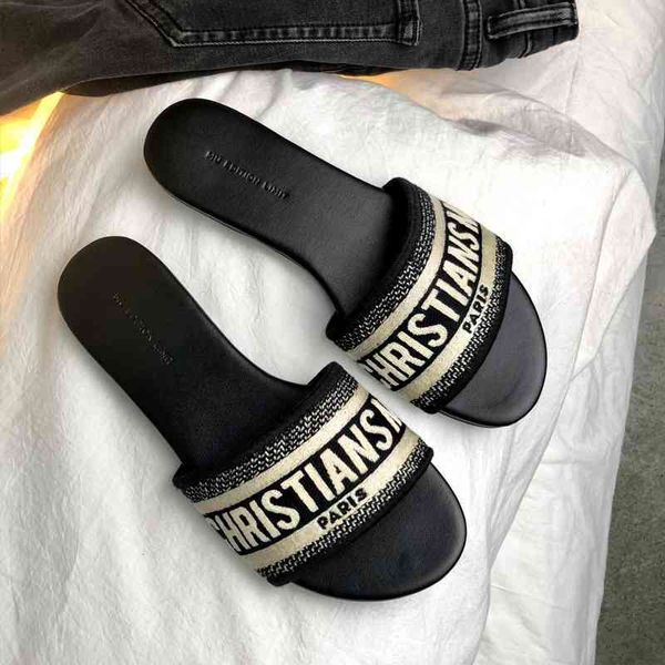 2021 summer new flat bottom fashion embroidered letter holiday d home slippers women, Black
2021 summer new flat bottom fashion embroidered letter holiday d home slippers women, Black