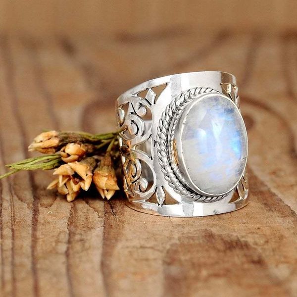 vintage female white oval moonstone ring charm silver color engagement luxury hollow flower wedding rings for women, Slivery;golden
vintage female white oval moonstone ring charm silver color engagement luxury hollow flower wedding rings for women, Slivery;golden