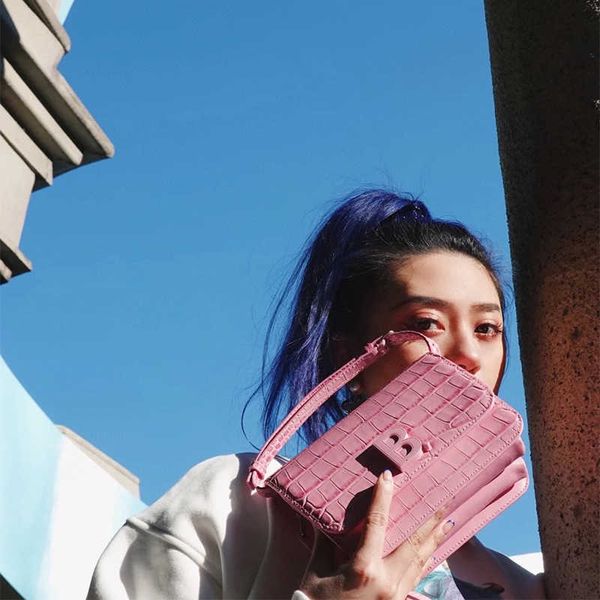 2021 spring and summer new style one shoulder cross small square bag b-button genuine leather crocodile bean curd paris b
2021 spring and summer new style one shoulder cross small square bag b-button genuine leather crocodile bean curd paris b