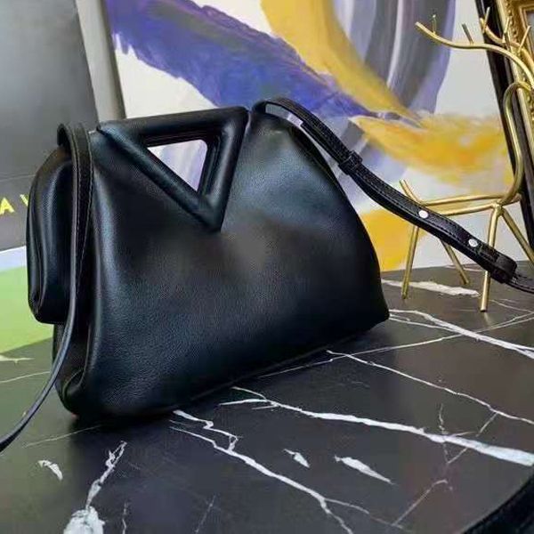 luxury designer handbag shoulder bags messenger bag dinner leisure temperament pleated genuine leather triangle buckle fashion wholesale whi
luxury designer handbag shoulder bags messenger bag dinner leisure temperament pleated genuine leather triangle buckle fashion wholesale whi
