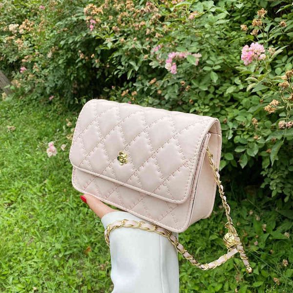 new 2021 messenger shoulder bag korean pu women's solid color small square net hongling lattice bag
new 2021 messenger shoulder bag korean pu women's solid color small square net hongling lattice bag