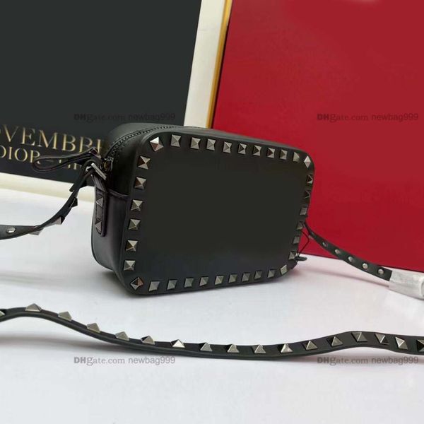 2021 luxury val crossbody camera bags cowhide messenger bag women luxurys shoulderbag with box rivet handbag 18*6*12cm newbag999
2021 luxury val crossbody camera bags cowhide messenger bag women luxurys shoulderbag with box rivet handbag 18*6*12cm newbag999