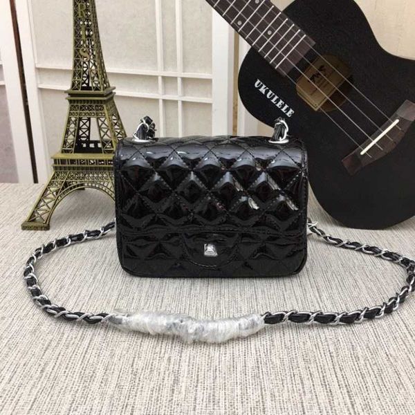 evening bags 2021 designer bright patent leather ladies fashion bag simple casual shoulder messenger chain
evening bags 2021 designer bright patent leather ladies fashion bag simple casual shoulder messenger chain