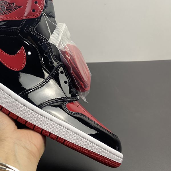 air 1 high og bred patent 555088-063 black red 1s i women men sports shoes casual sneakers trainers kicks with original box, Black;white
air 1 high og bred patent 555088-063 black red 1s i women men sports shoes casual sneakers trainers kicks with original box, Black;white