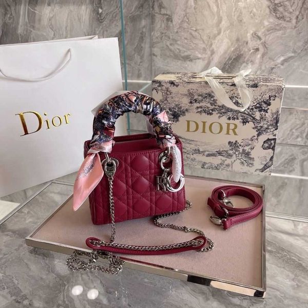 d 2021 casual and fashionable hand-held cross slung diamond princess bag leather women's handbag
d 2021 casual and fashionable hand-held cross slung diamond princess bag leather women's handbag