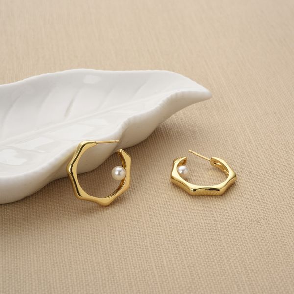 design jewelry celi's pentagonal ring are designed with twisted concave convex design. five point pearl earrings, Golden
design jewelry celi's pentagonal ring are designed with twisted concave convex design. five point pearl earrings, Golden