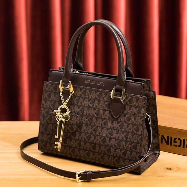 hbp fashion french women's bag 2021 new luxury leather messenger fashion versatile mother's hand
hbp fashion french women's bag 2021 new luxury leather messenger fashion versatile mother's hand