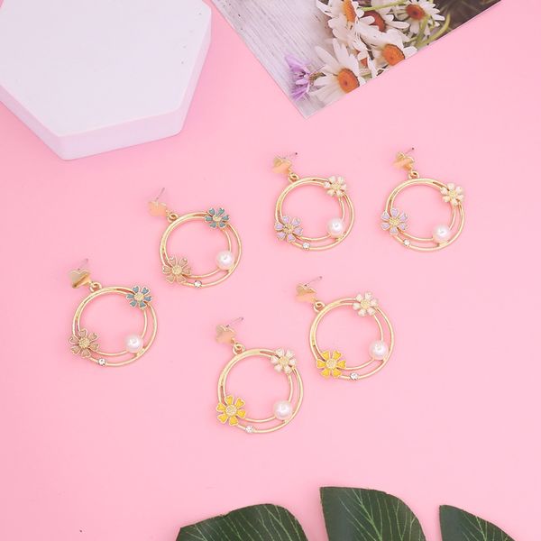 factory wholesale new geometric metal oil drop daisy earrings female personality fashion earrings e336 party gift
factory wholesale new geometric metal oil drop daisy earrings female personality fashion earrings e336 party gift