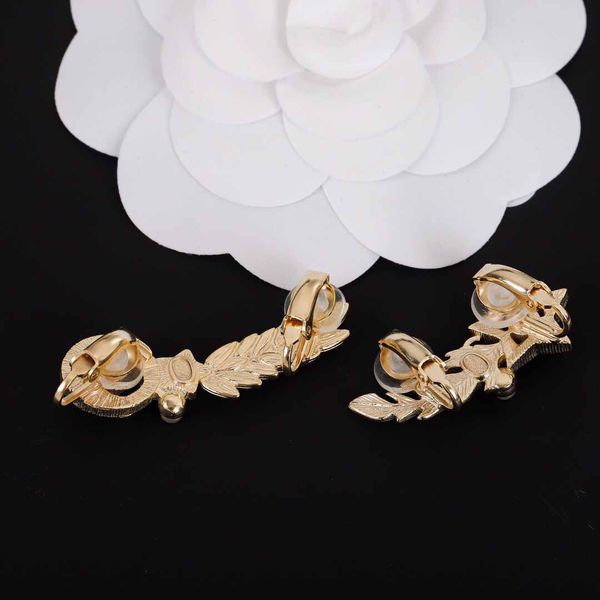 drop clip earring with diamond and leaf for women wedding jewelry gift box ps3590, Golden
drop clip earring with diamond and leaf for women wedding jewelry gift box ps3590, Golden