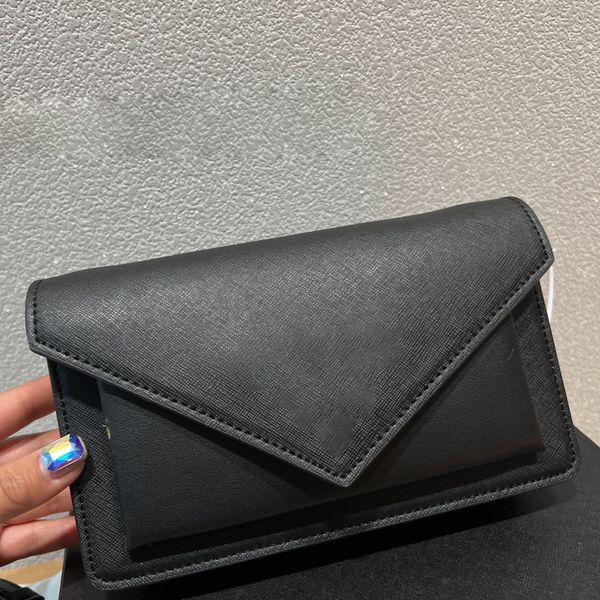 22s famous letter women plain envelope bag leather messenger luxurys designers wallets fashion women totes satchel shoulder bags purse clutc, Red;black
22s famous letter women plain envelope bag leather messenger luxurys designers wallets fashion women totes satchel shoulder bags purse clutc, Red;black