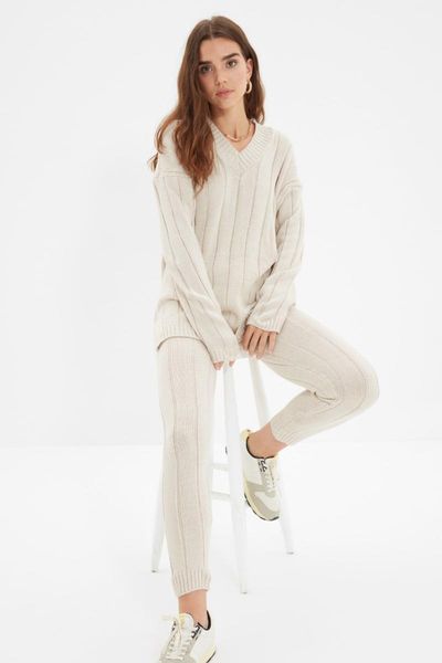 women's two piece pants trendyol v collar knitwear sub-suit twoaw22au0229, White
women's two piece pants trendyol v collar knitwear sub-suit twoaw22au0229, White