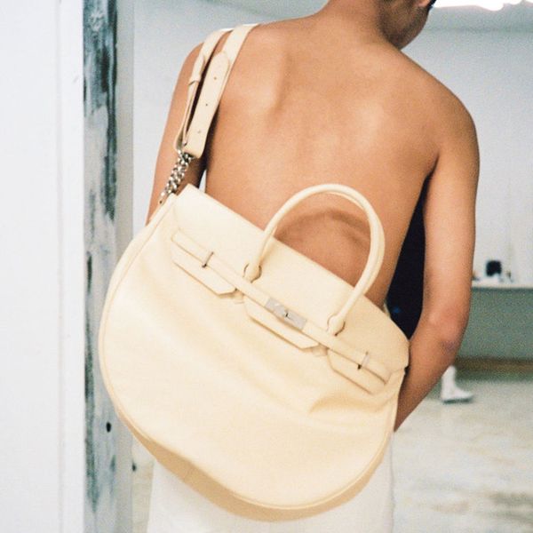 korean designer kelly 2021 summer new half round versatile single shoulder chain women's bag
korean designer kelly 2021 summer new half round versatile single shoulder chain women's bag