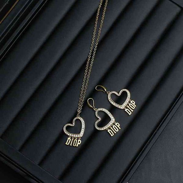 luxury designer fashion necklace d family / dijiafeng letter love temperament net red same earrings female, Red;brown
luxury designer fashion necklace d family / dijiafeng letter love temperament net red same earrings female, Red;brown