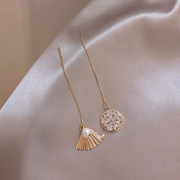 dominated 2021 fashion koreas long asymmetric delicate cubic zirconia style metal joker drop earrings women jewelry dangle & chandelier, Silver
dominated 2021 fashion koreas long asymmetric delicate cubic zirconia style metal joker drop earrings women jewelry dangle & chandelier, Silver