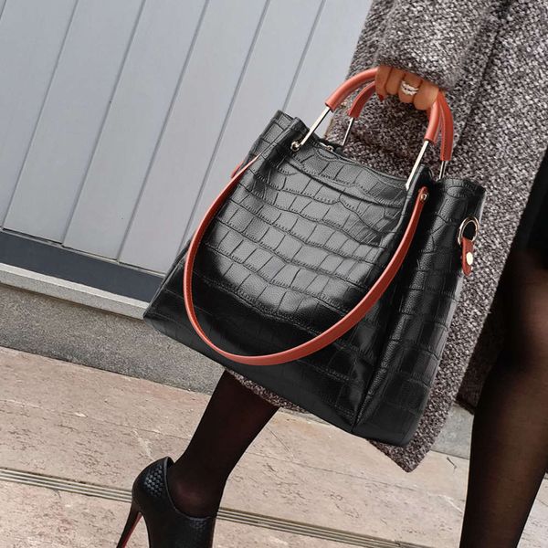 women's bag fashion net red handbag women's large capacity versatile one shoulder messenger tote bag
women's bag fashion net red handbag women's large capacity versatile one shoulder messenger tote bag