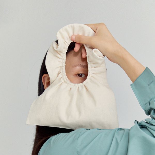 2021 spring and autumn niche design fashion handbags ins wind folds ruffled shoulder canvas handbag mini dumpling bag ladies clutch, Black;red
2021 spring and autumn niche design fashion handbags ins wind folds ruffled shoulder canvas handbag mini dumpling bag ladies clutch, Black;red