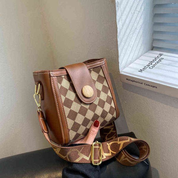evening bags chsboard fashion small square simple 2021 winter texture splicing women's msenger bag
evening bags chsboard fashion small square simple 2021 winter texture splicing women's msenger bag