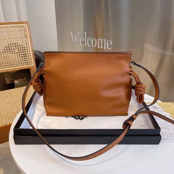 cross body luxury designer 2021 product pure color calfskin simple line drawstring bucket bag ladies shoulder messenger
cross body luxury designer 2021 product pure color calfskin simple line drawstring bucket bag ladies shoulder messenger