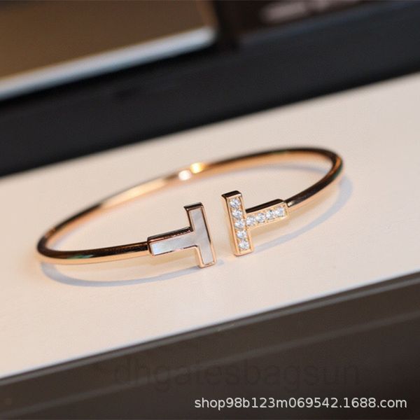 v gold new vk second generation double t half shell diamond elastic tube bracelet inlaid with white elastic 7916, Black
v gold new vk second generation double t half shell diamond elastic tube bracelet inlaid with white elastic 7916, Black