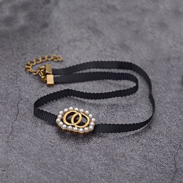 2022 brand original jewelry designer choker ladies fashion simple high-end real gold electroplating pig nose letter necklace, Golden;silver
2022 brand original jewelry designer choker ladies fashion simple high-end real gold electroplating pig nose letter necklace, Golden;silver